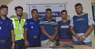 পাবনায় পুলিশের অভিযানে অস্ত্র ও ইয়াবাসহ আটক ১